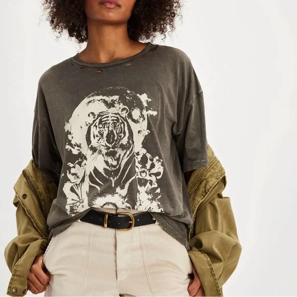 Free People x Vintage Canvas Cotton Distressed Tiger Print T-Shirt Size Medium - Picture 1 of 7
